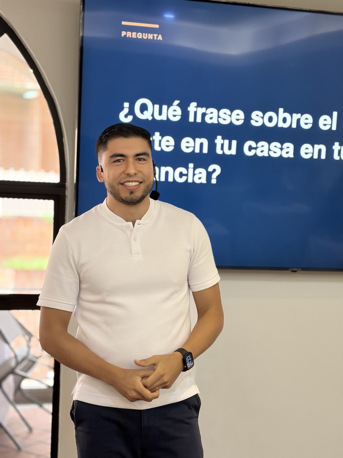Esteban Giraldo dictando el taller Peso a Peso