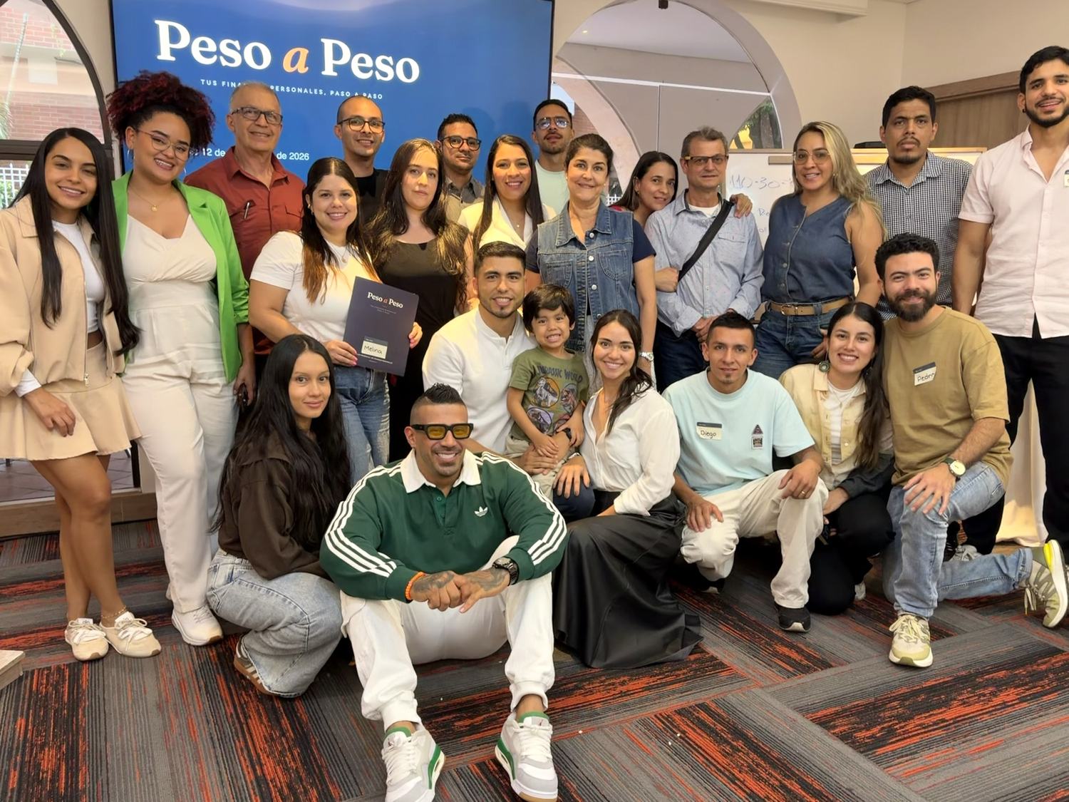 Foto de grupo de los asistentes a la primera edición del taller Peso a Peso